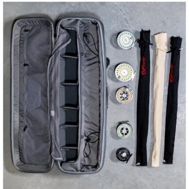 Dėklas ritėm ir meškerėm GTS Rod & Reel Vault Carbon Simms 4 Dėklas ritėm ir meškerėm GTS Rod & Reel Vault Carbon Simms 4