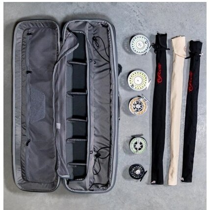 Dėklas ritėm ir meškerėm GTS Rod & Reel Vault Carbon Simms 4 Dėklas ritėm ir meškerėm GTS Rod & Reel Vault Carbon Simms 4